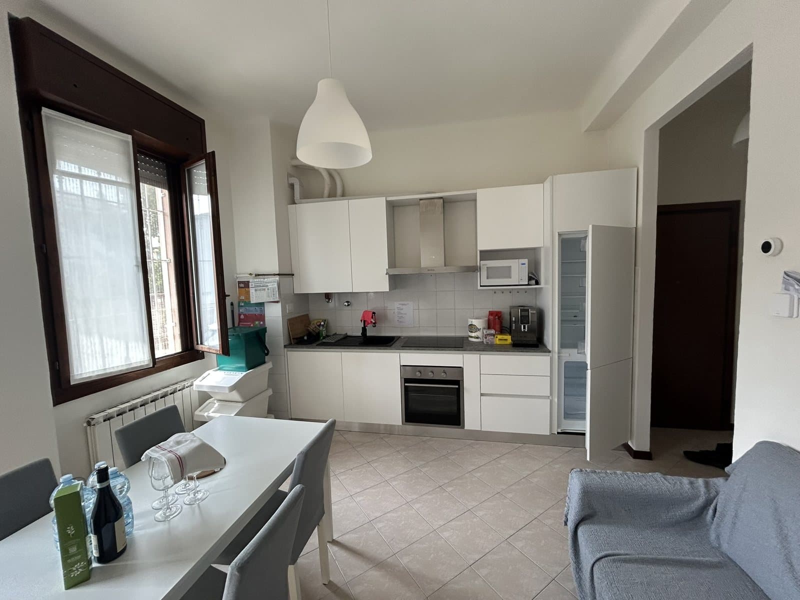 Casa Mazzini - soggiorno con cucina per affitti brevi a Gorgonzola