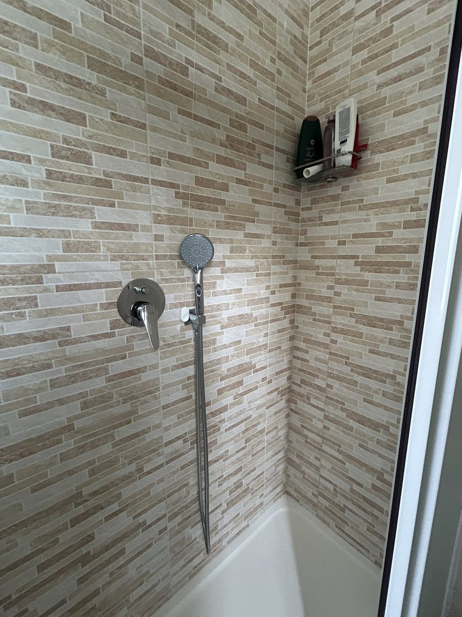 Casa Mazzini shower